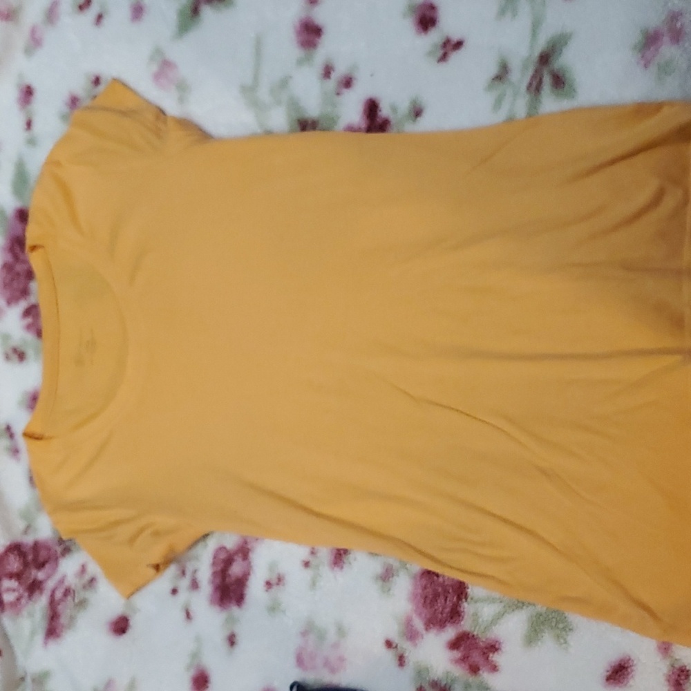 Peach colored fitted t-shirt